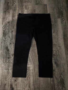 Lululemon Cropped Leggings with Pockets - Black - Size 10